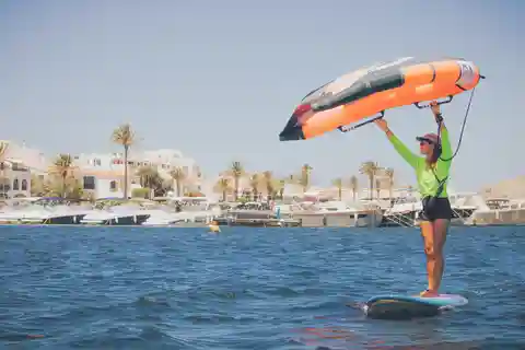 Fornells: Wing Foil Kurs mit Ausrüstung auf Menorca
