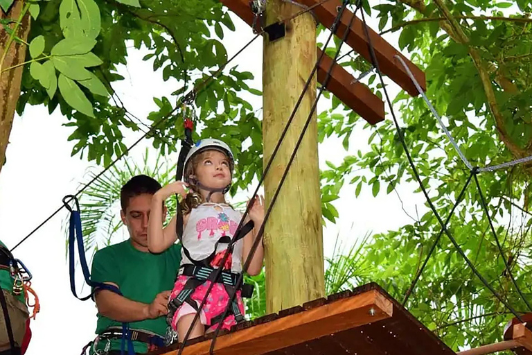 Foz do Iguaçu Tree climbing and zip-lining at Dino Adventure