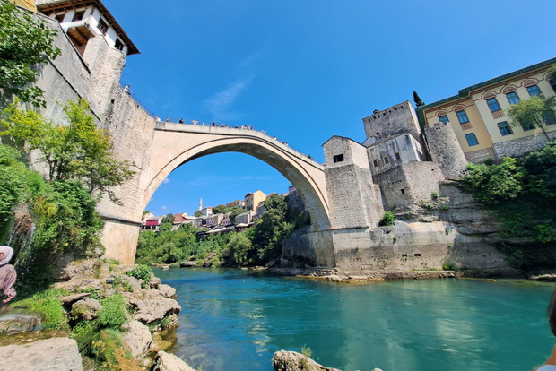 Da Spalato e Traù: gita di 1 giorno a Mostar e alle cascate di Kravice
