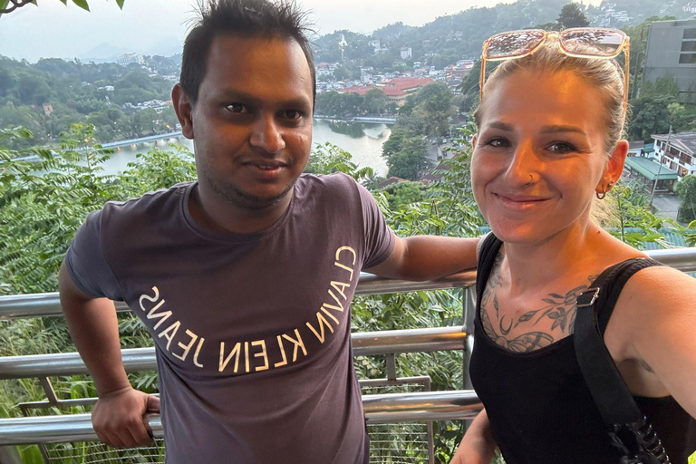 Kandy: Tuk-Tuk Sights, Culture, Shopping & Treatment