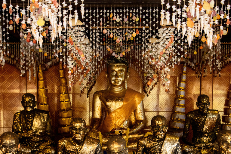 Città vecchia di Takuapa: tempio e mercato domenicaleCittà vecchia di Takuapa; Tempio e mercato domenicale INSIEME