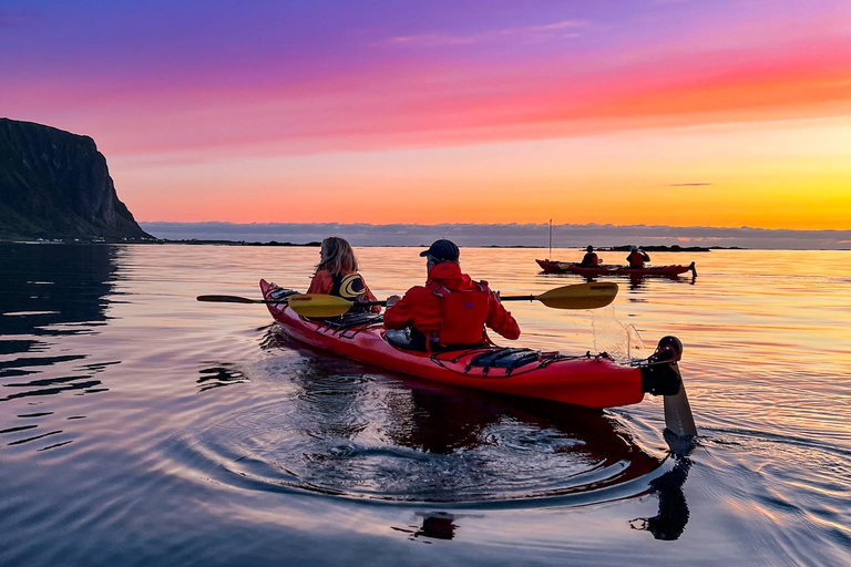 إيجوم: جولة جزر لوفوتن منتصف الليل صن كاياك