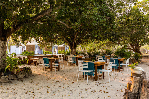 EXPÉRIENCE D'UNE JOURNÉE SUR L'ÎLE DE L'ENCHANTEMENTEXPÉRIENCE D'UNE JOURNÉE À L'ISLA DEL ENCANTO