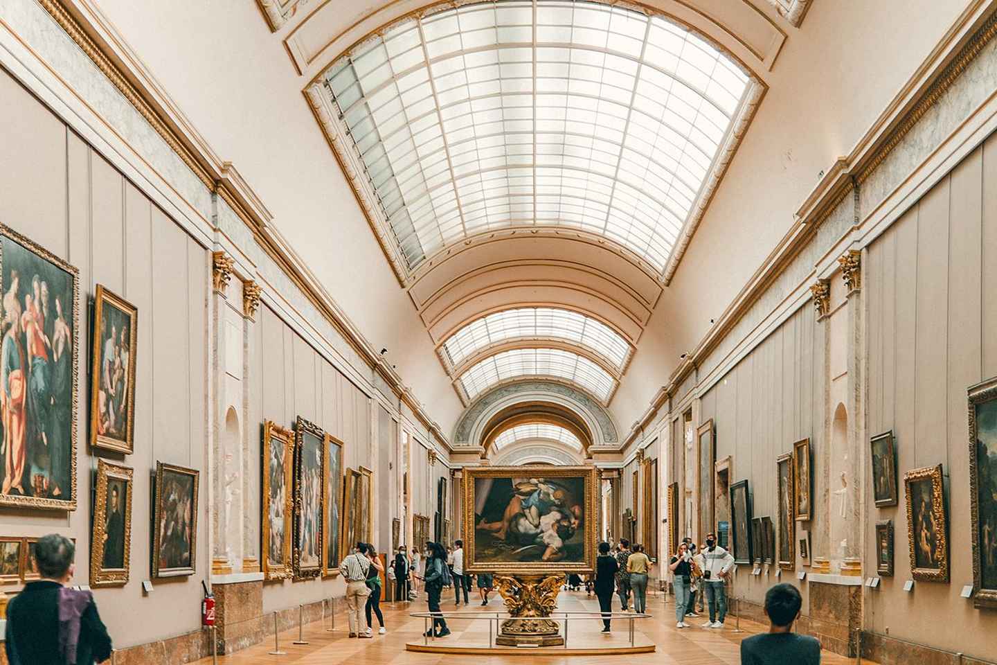 Paris: Louvre Museum Entry Ticket with Host Assistance