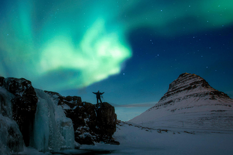Reykjavik: Small-Group Northern Lights Tour with Pickup