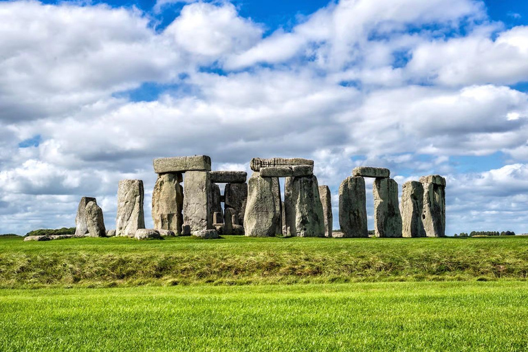 From London: Windsor Castle & Stonehenge Private Day Trip