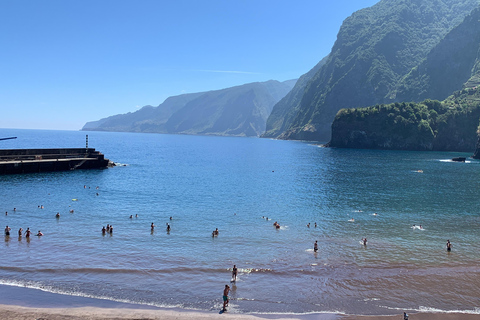 Madera: wycieczka jeepem 4x4 z wizytą na plaży i lokalnym posiłkiem