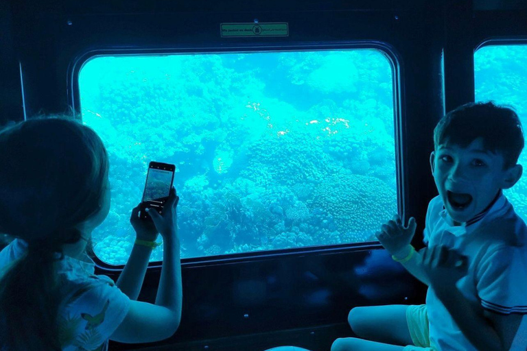 Hurghada: Dolphin Show, Snorkeling, submarine& Bedouin Tour