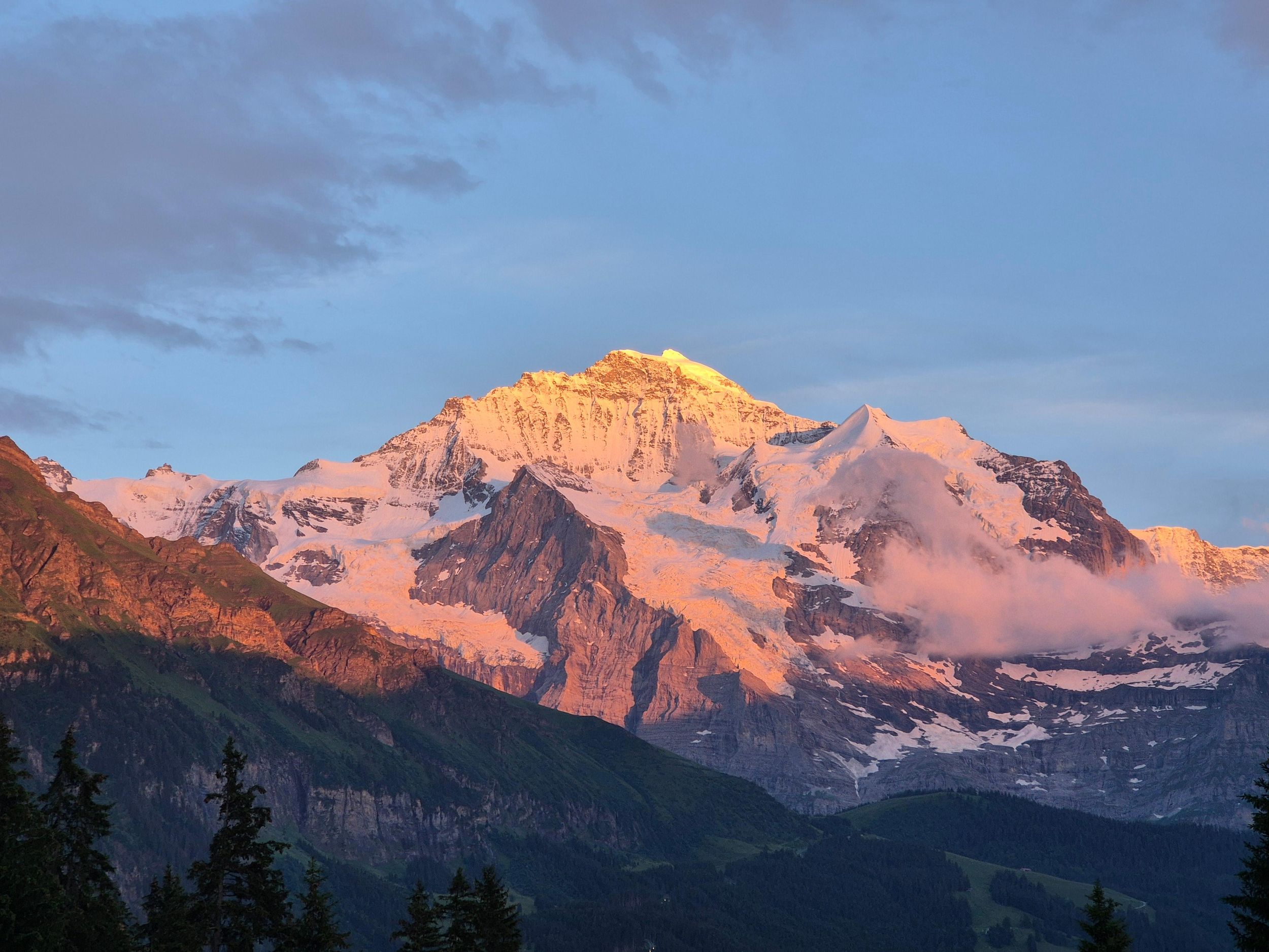 Sonnenuntergangswanderung mit Käsefondue in Wengen