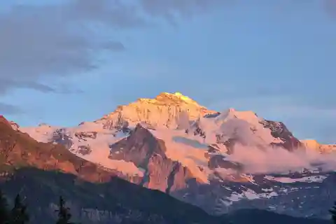 Sonnenuntergangswanderung mit Käsefondue in Wengen