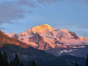 Sunset Hike with Cheese Fondue in Wengen