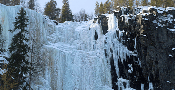 Rovaniemi: Wanderung zu den gefrorenen Wasserfällen von Korouoma & heißes Barbecue-Mittagessen