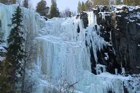 Rovaniemi: Viagem de 1 dia às cascatas congeladas do desfiladeiro de Korouoma