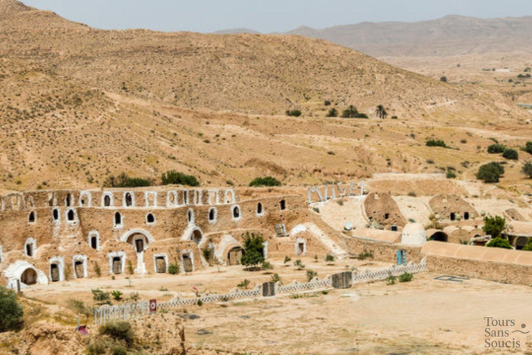 Djerba: Ksar Ghilane e barco pirata – 2 dias de aventura e descobertaDjerba: Ksar Ghilane e Barco Pirata – 2 dias de aventura e descoberta