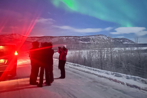 Aurora Borealis Minibus Tour – Torneträsk & Arctic Adventure