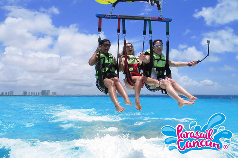 Cancun: Catamarano Plus per Isla Mujeres con Parasail