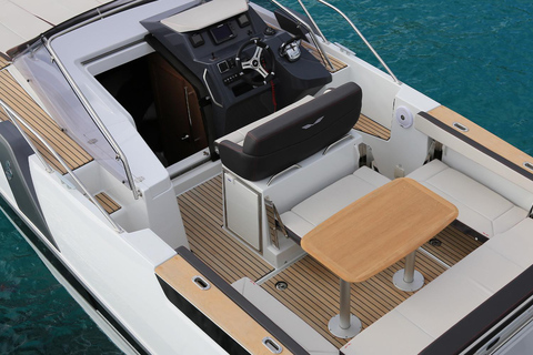 Valencia: Private Motorboat Cruise with Drinks