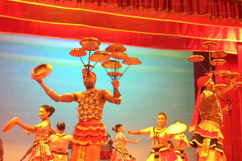 Kandy: City Tour with Temple of the Tooth & Lake Views