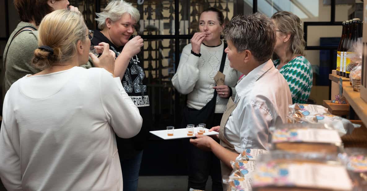 Afbeelding 9 van Gouda: toegangsbewijs siroopwafelfabriek inclusief siroopwafel