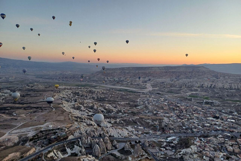 KAPPADOKIEN HEISSLUFTBALLONS (GOREME)Kappadokien; Der schönste Flug der Welt (GOREME)