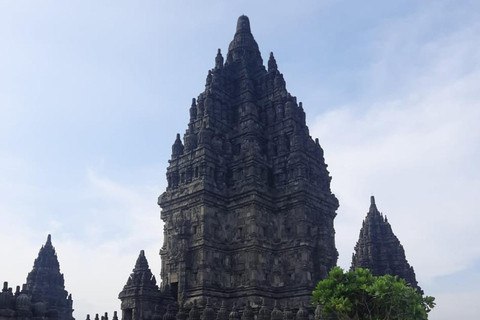 Yogyakarta : Prambanan coucher de soleil voiture privée et frais d'entréeCoucher de soleil à Prambanan Voiture privée et droit d'entrée