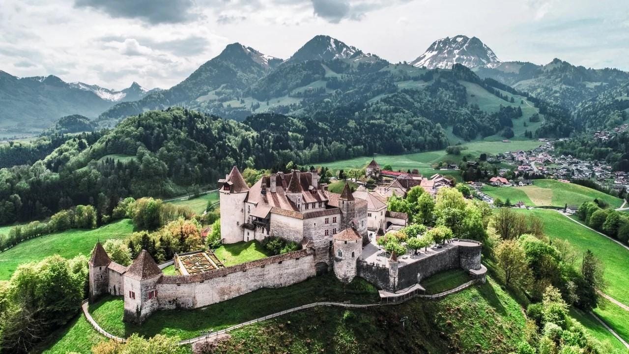 Von Lausanne: Gruyères-Tour mit Schokoladen- und Käseverkostung