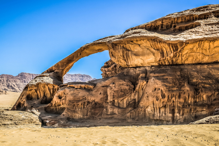 Aqaba: Tour particular em Wadi Rum com safári de jipe e jantar