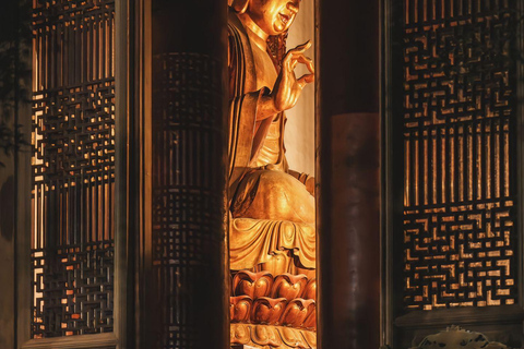 Hangzhou:Feilai Feng Scenic Tour with Ancient Stone Carvings