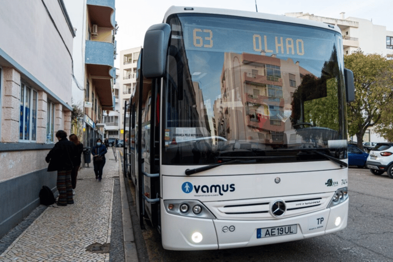 Aéroport de Faro : Transfert en bus confortable vers/depuis LagosSimple de Lagos à l&#039;aéroport de Faro