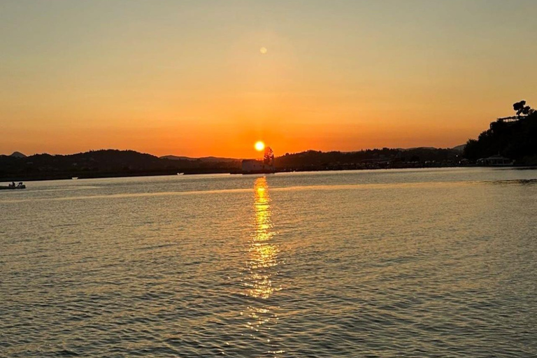 Corfou : Croisière au coucher du soleil sur un voilier traditionnel en bois