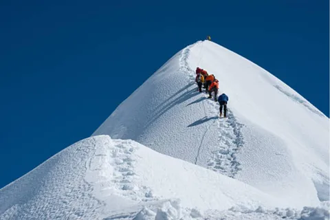 Island Peak Climbing & Everest Base Camp-18 Days