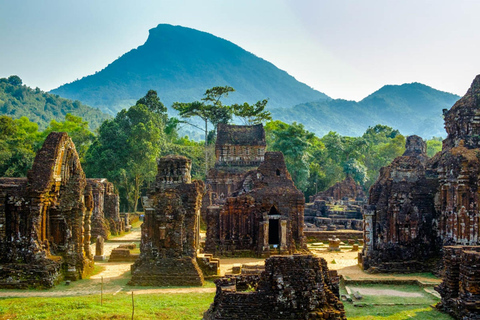 Hoi An Prywatna wycieczka 1-dniowa: Złoty Most - Marmurowy M.t - My SonOpcja 1: Złoty Most - Marmurowa Góra - pagoda Linh Ung