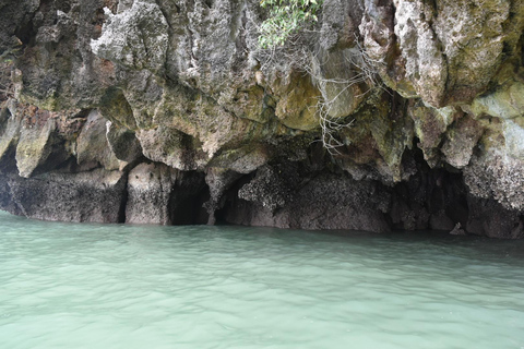 Från Phuket: James Bond-ön och kanotpaddling med stor båt