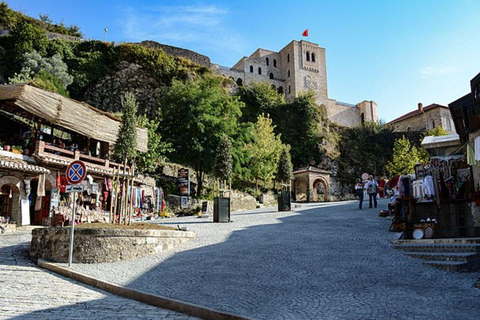 De Tirana: Viagem de um dia a Krujë com almoço e jantar