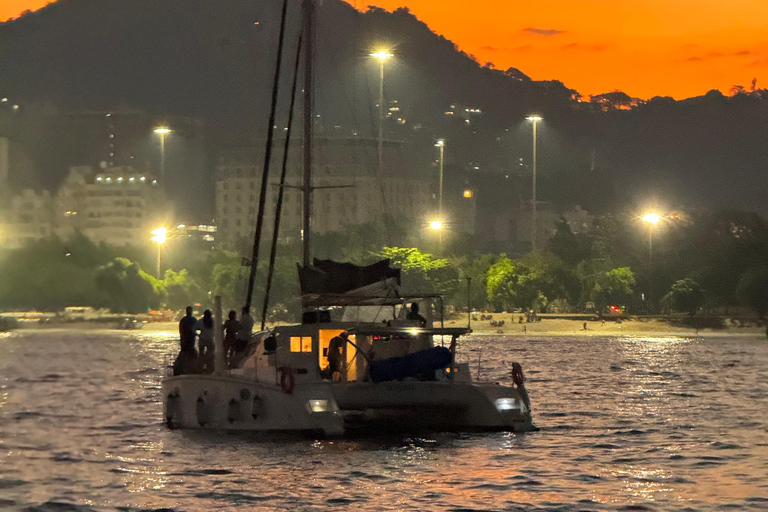 Rio de Janeiro: Private Catamaran Cruise with BBQ & Open Bar