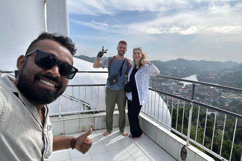 Kandy: Colonial History, War Cemetery & Royal Gardens Tour