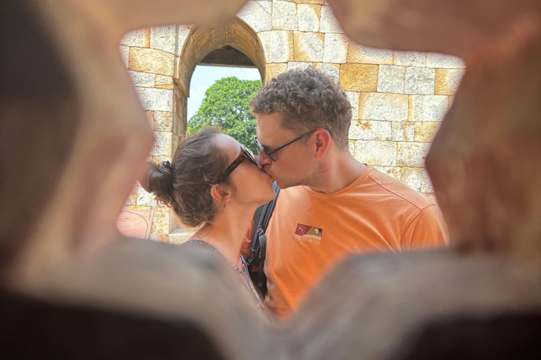 Delhi: Metro Heritage Tour with Guide