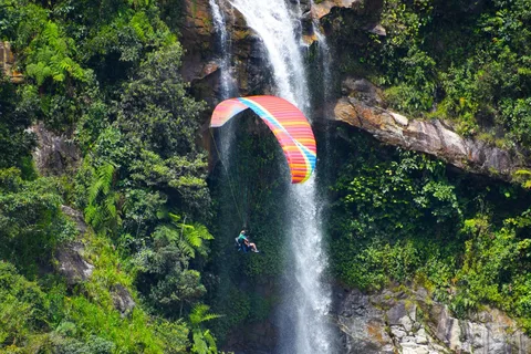 From Medellín: Paragliding Flight and Guatape Tour