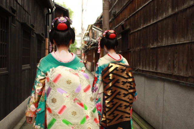 Visit Kyoto Gion Geisha District Walking Tour at Night in Kyoto and Nara