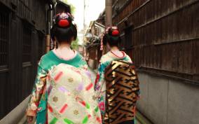 Kyoto: Geisha District Guided Walking Tour at Night