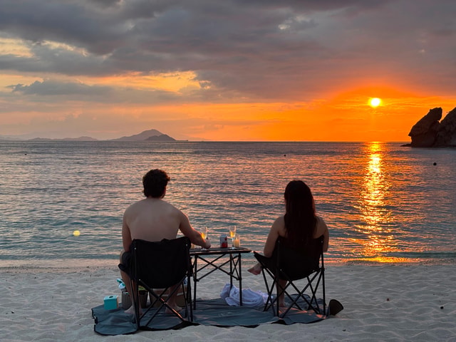 Labuan Bajo: Private Sunset Yacht Cruise near Komodo Islands