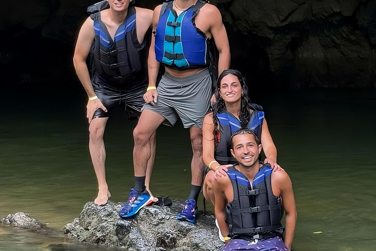 Medellín: rafting, Hacienda Nápoles e almoçoPasseio combinado: Hacienda Napoles e rafting no Rio Claro