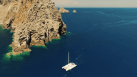 Saranda, Beaches & Bays Trip por Catamarán - Housity