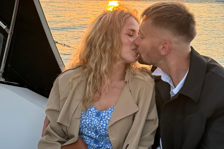 لشبونة: رحلة بحرية رومانسية عند غروب الشمس مع النبيذ والتاباس البرتغالي