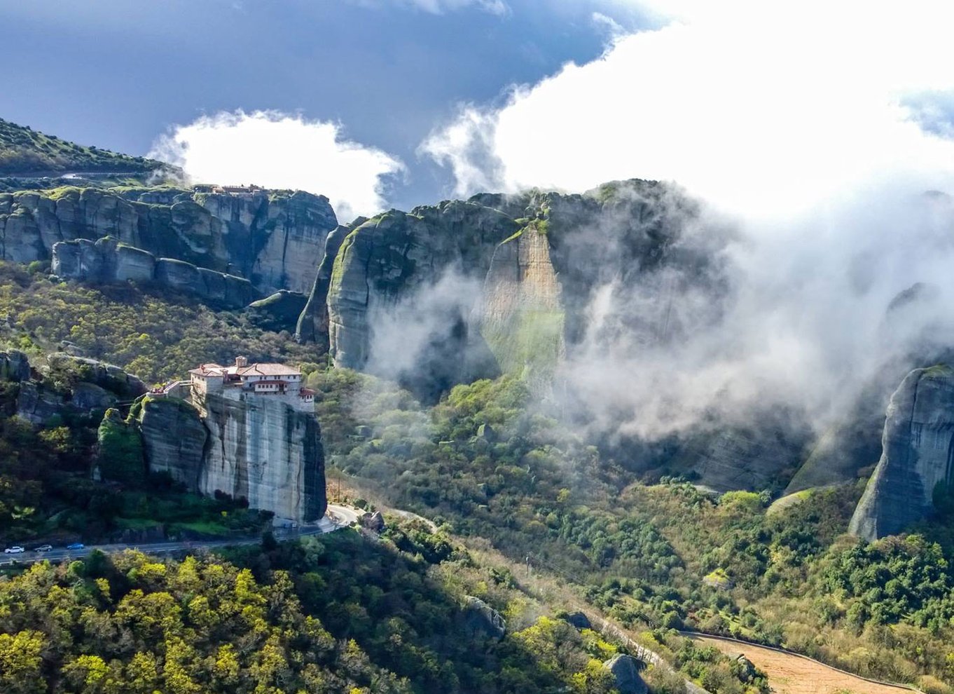 Athen: Dagsudflugt til Meteora-klostrene med huler og frokost