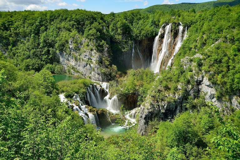 From Zagreb: Plitvice Lakes Tour with Kayaking Experience