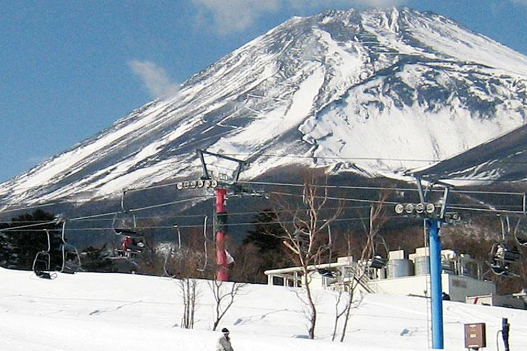 Z Tokio: Narciarstwo na górze Fuji i wycieczka 1-dniowa do gorących źródełPełny pakiet narciarski Tokyo Station.