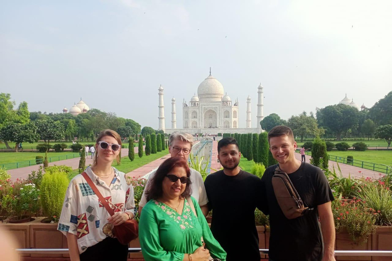 Rishikesh: Privé 2-daagse Taj Mahal Tour met overnachtingPakket met alleen auto, chauffeur &amp; gids - geen accommodatie