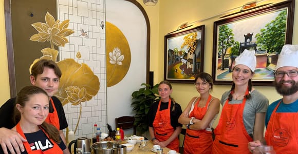 Hanoi: Maya Traditional Cooking Class & Market Tour