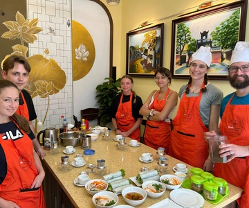 Hanoi: Traditional Cooking Class & Market Tour